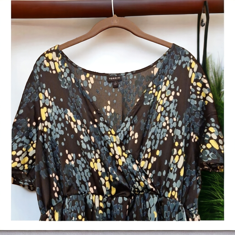 Torrid Midi Flutter Sleeve Wrap Dress 1x black and green